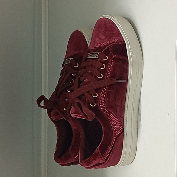 Ladies guess sneakers - Picture 2 of 6